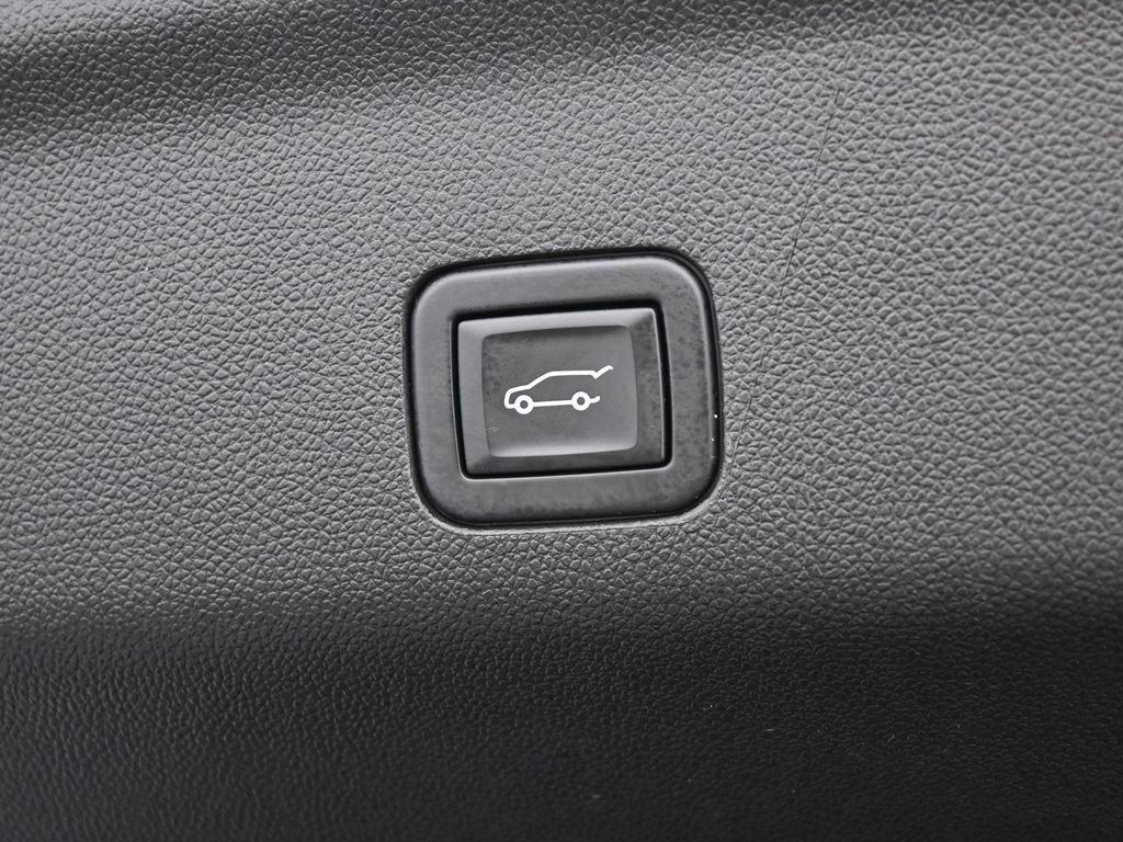 Used 2024 GMC Yukon SLT w/ SLT Luxury Package image 46