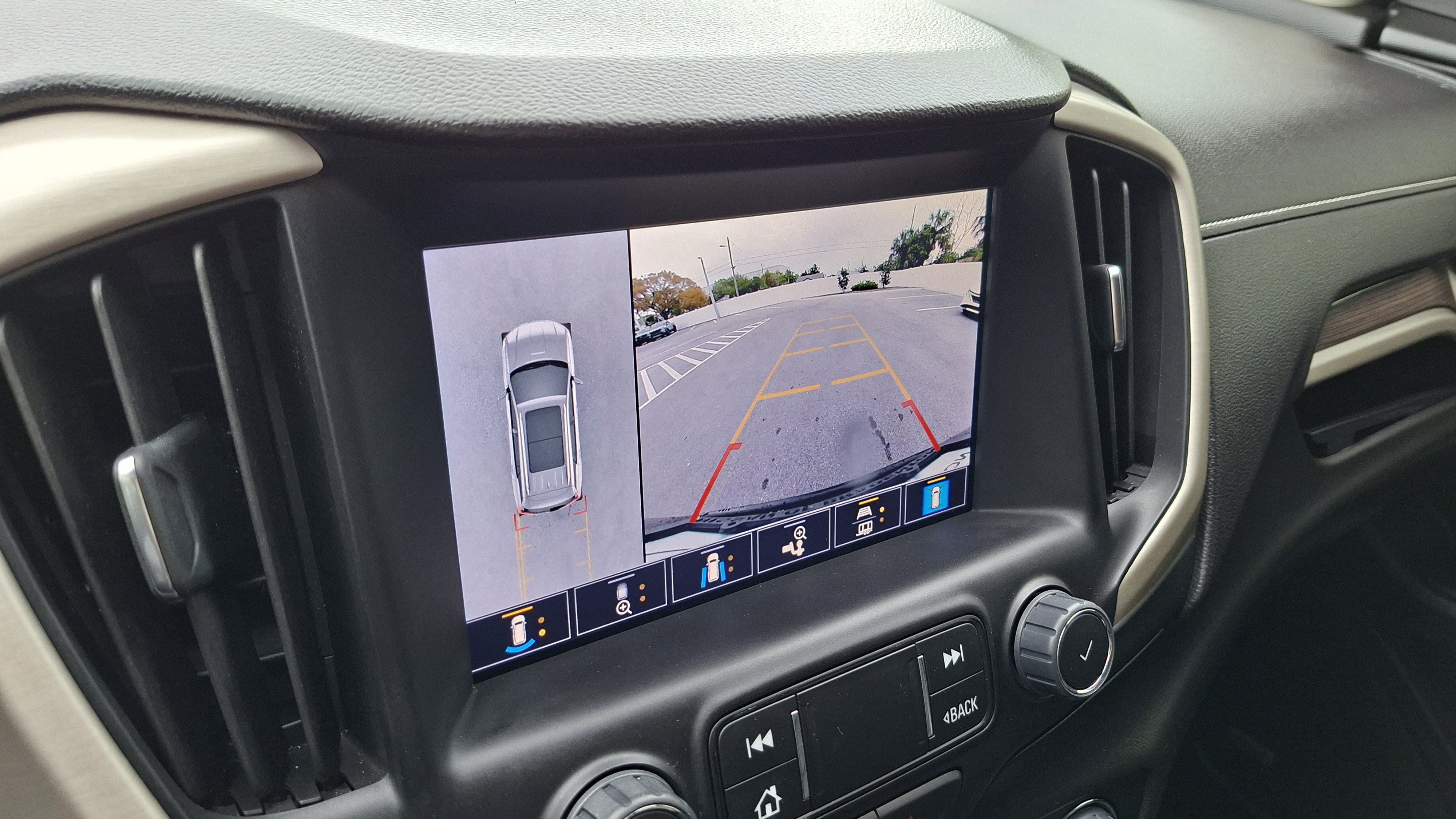 Used 2022 GMC Terrain Denali w/ Black Diamond Edition image 13