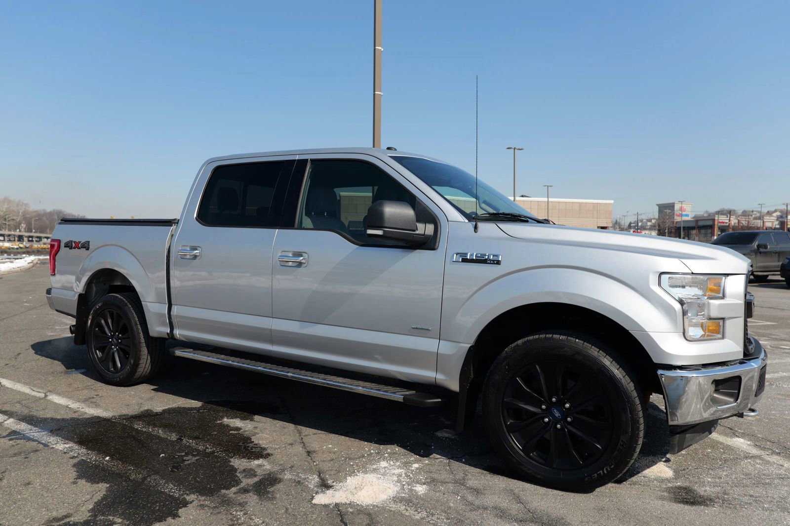 Used 2017 Ford F150 XLT w/ Equipment Group 302A Luxury image 10
