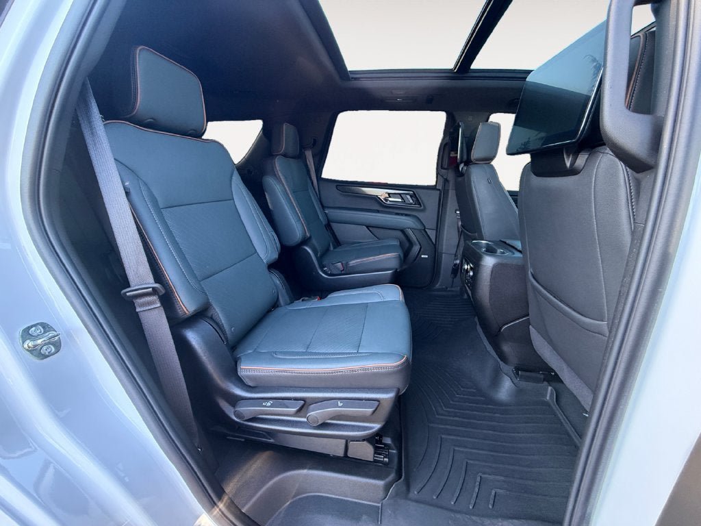 Used 2025 GMC Yukon AT4 w/ AT4 Premium Plus Package AWD/4WD image 24