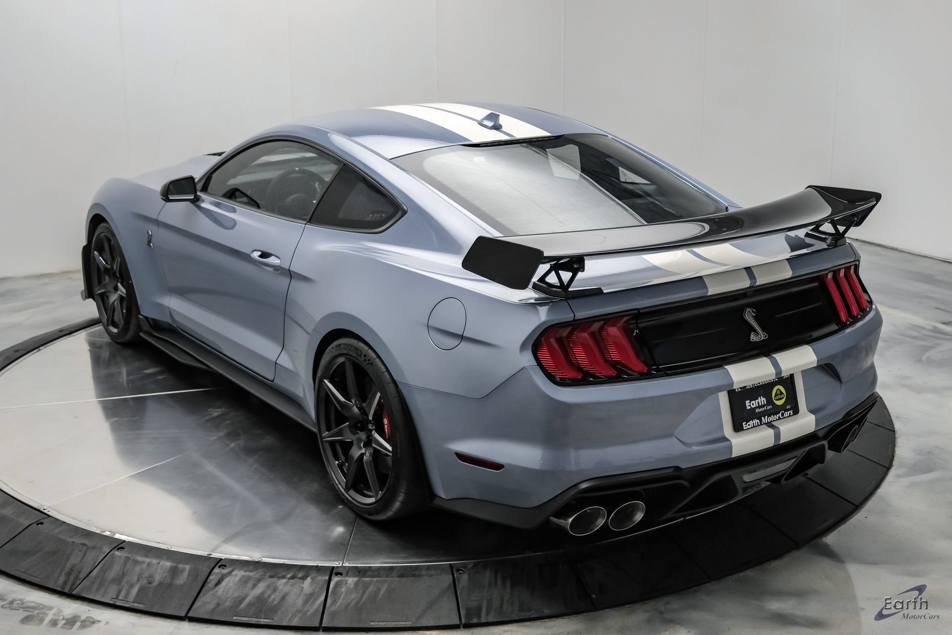Used 2022 Ford Mustang Shelby GT500 w/ Carbon Fiber Track Pack RWD image 14