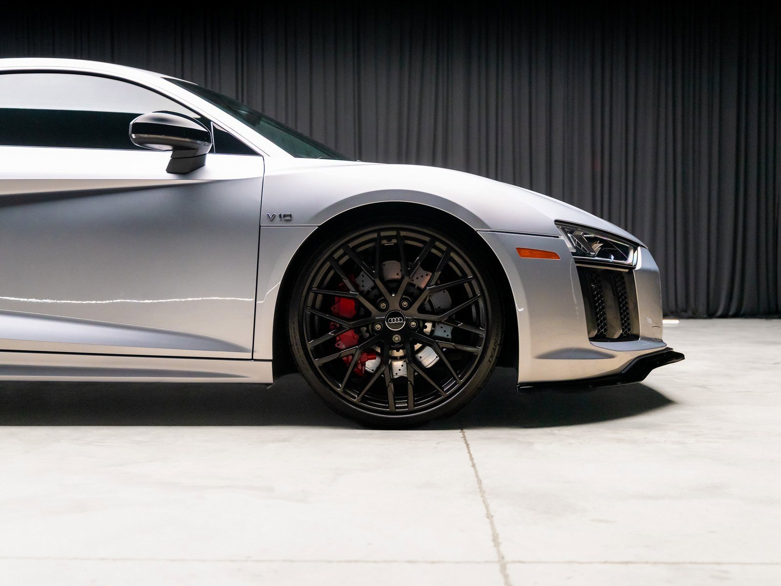 Used 2018 Audi R8 V10 w/ Premium Package image 29
