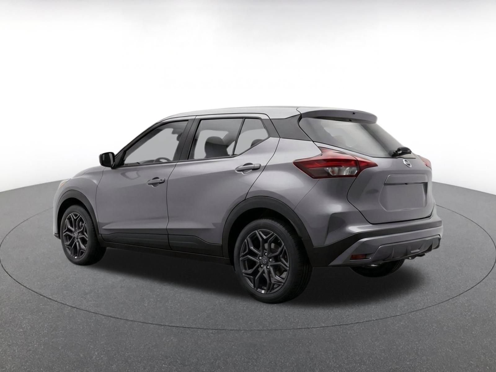 Used 2026 Nissan Kicks SR FWD image 6