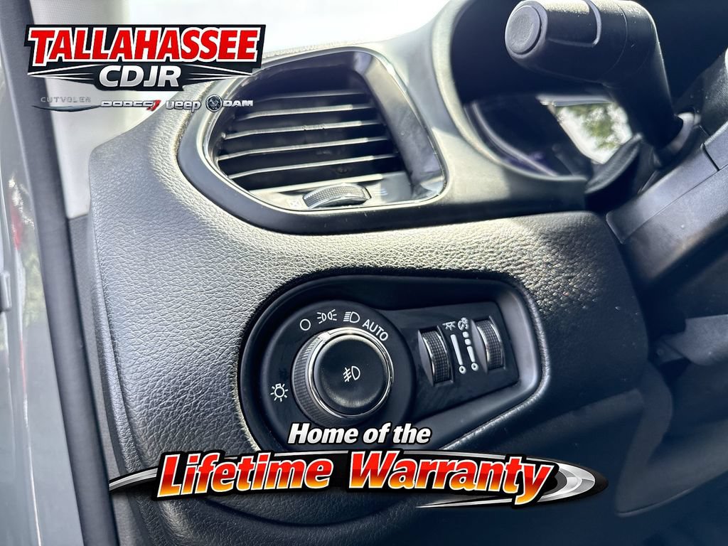 Used 2020 Jeep Renegade Altitude FWD image 30