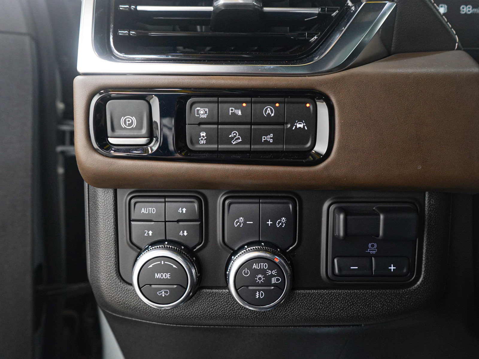 Used 2025 GMC Yukon XL Denali Ultimate w/ LPO, Floor Liner Package AWD/4WD image 28