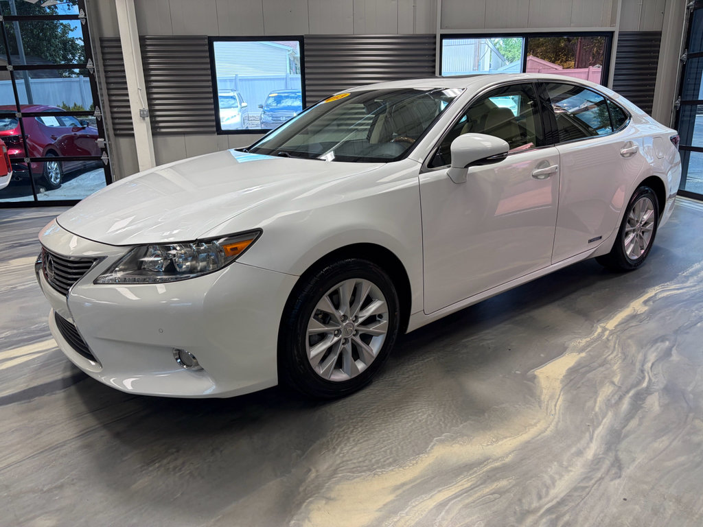 Used 2013 Lexus ES 300h w/ Luxury Pkg FWD image 38
