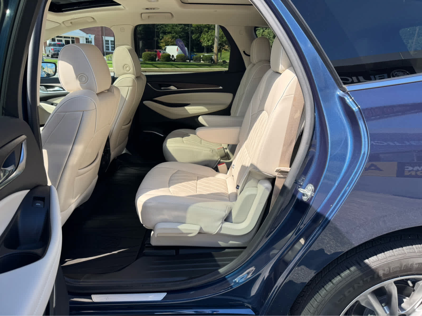 Used 2023 Buick Enclave Avenir w/ Avenir Technology Package AWD/4WD image 24