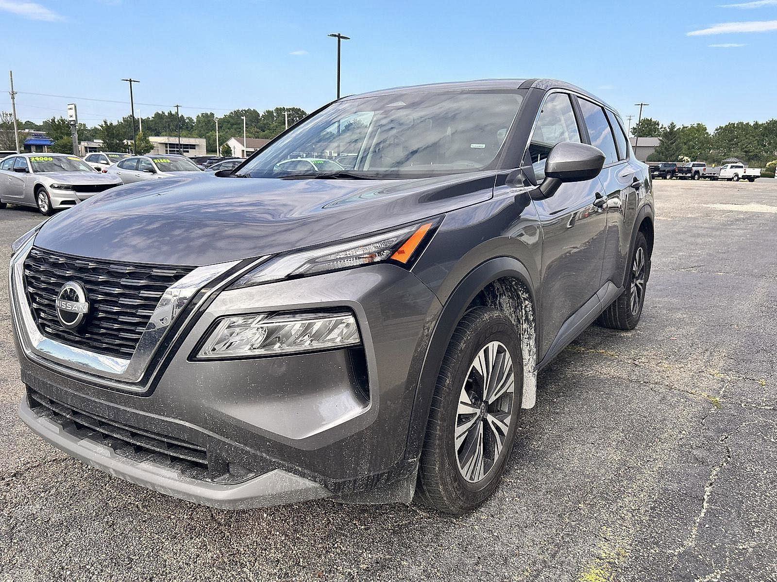 Used 2023 Nissan Rogue SV image 4