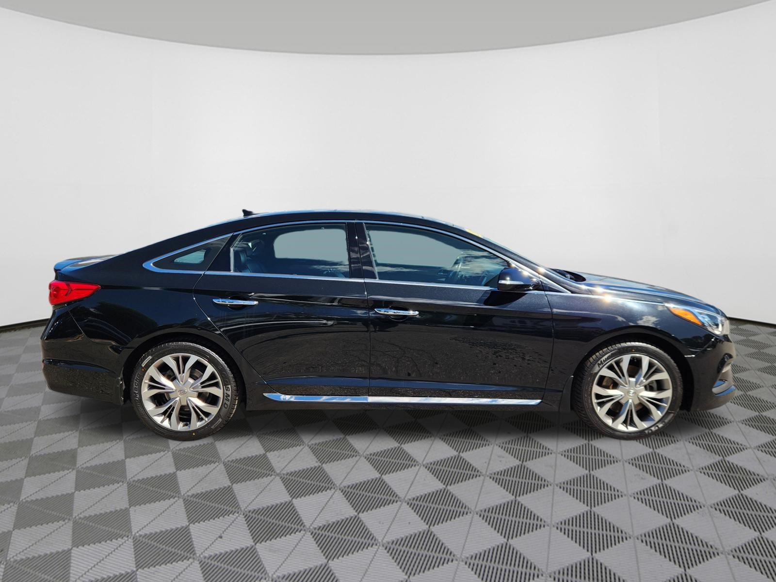 Used 2017 Hyundai Sonata Limited 2.0T FWD image 6