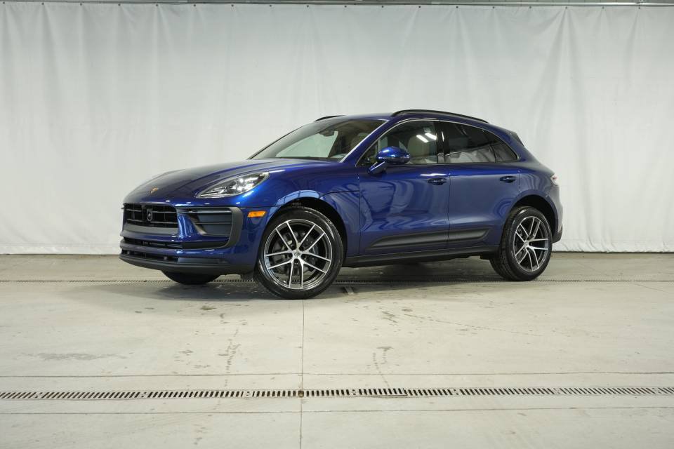 Certified 2026 Porsche Macan AWD/4WD image 1