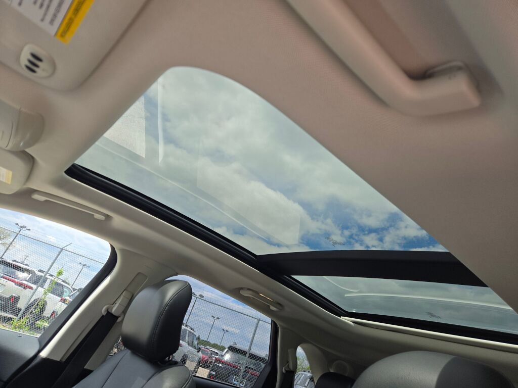 Used 2017 Ford Edge Titanium w/ Equipment Group 301A AWD/4WD image 25