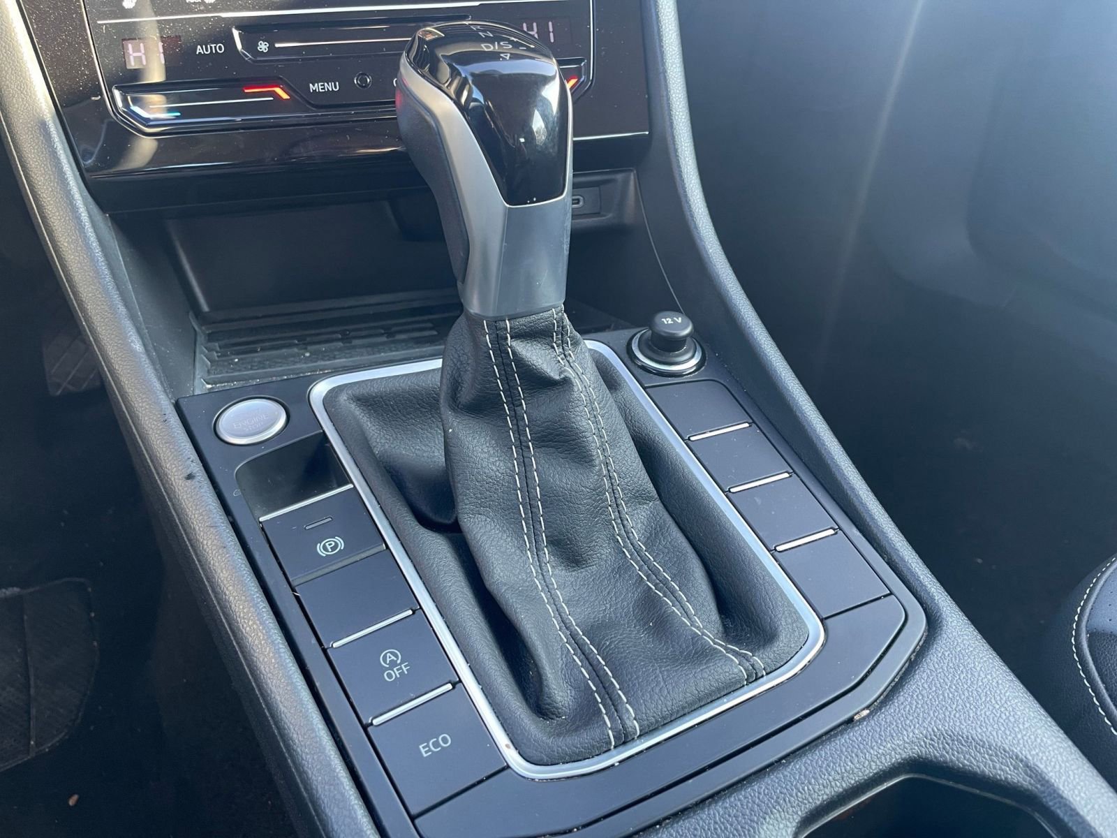 Used 2025 Volkswagen Jetta SE image 42