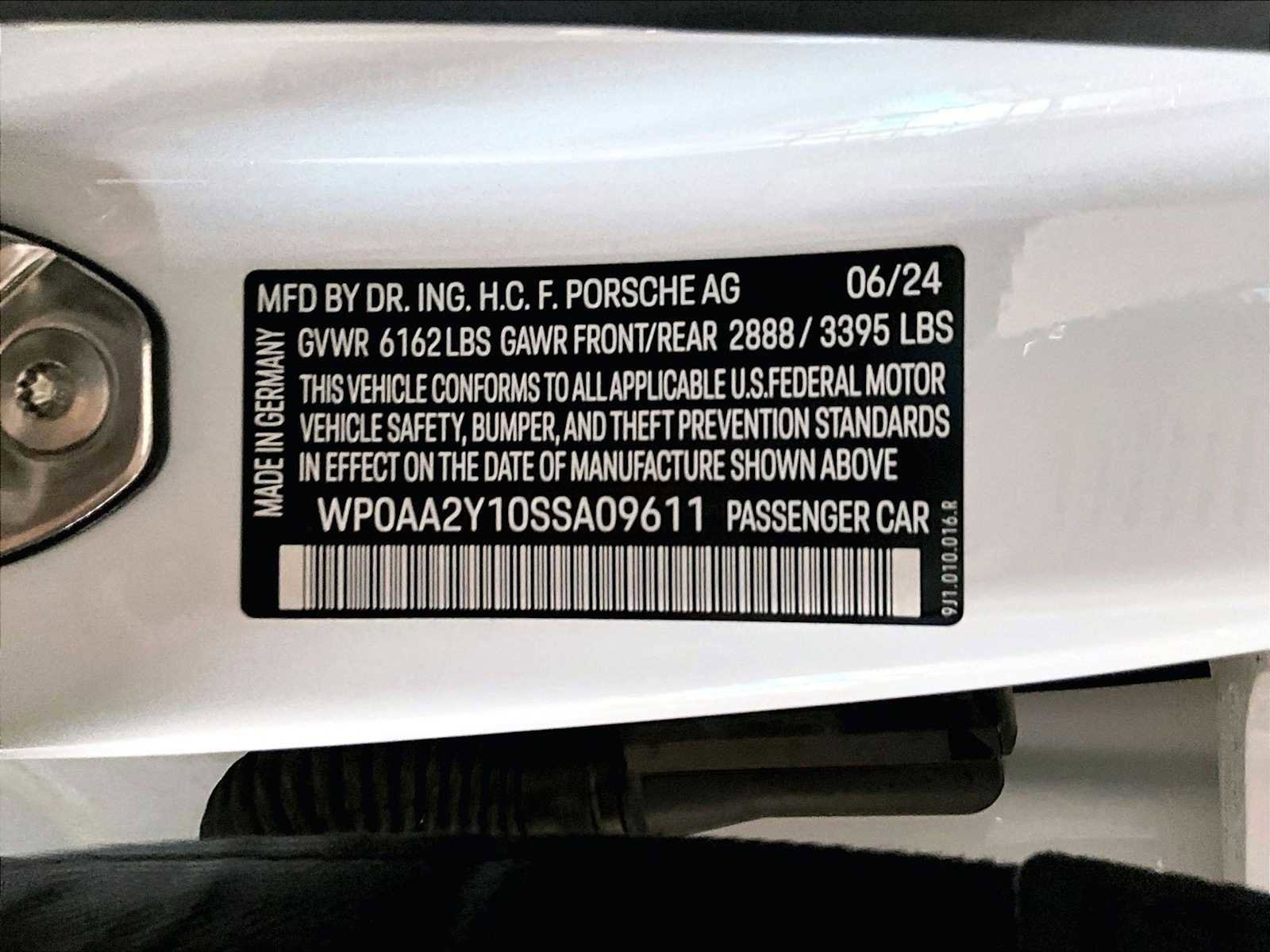 Used 2025 Porsche Taycan image 36