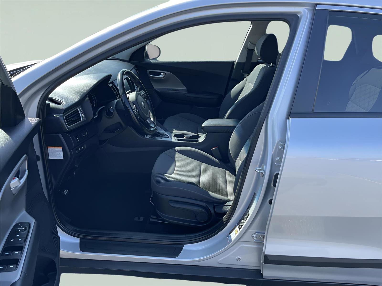 Used 2018 Kia Niro LX image 12