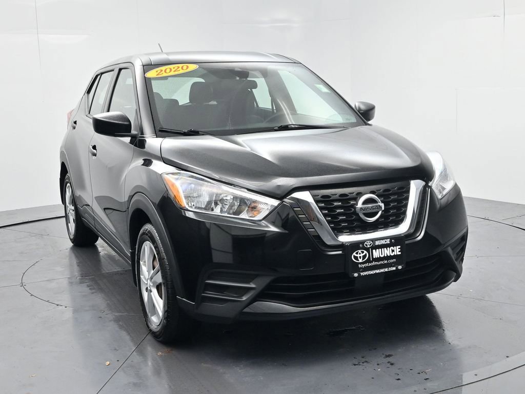 Used 2020 Nissan Kicks S image 2
