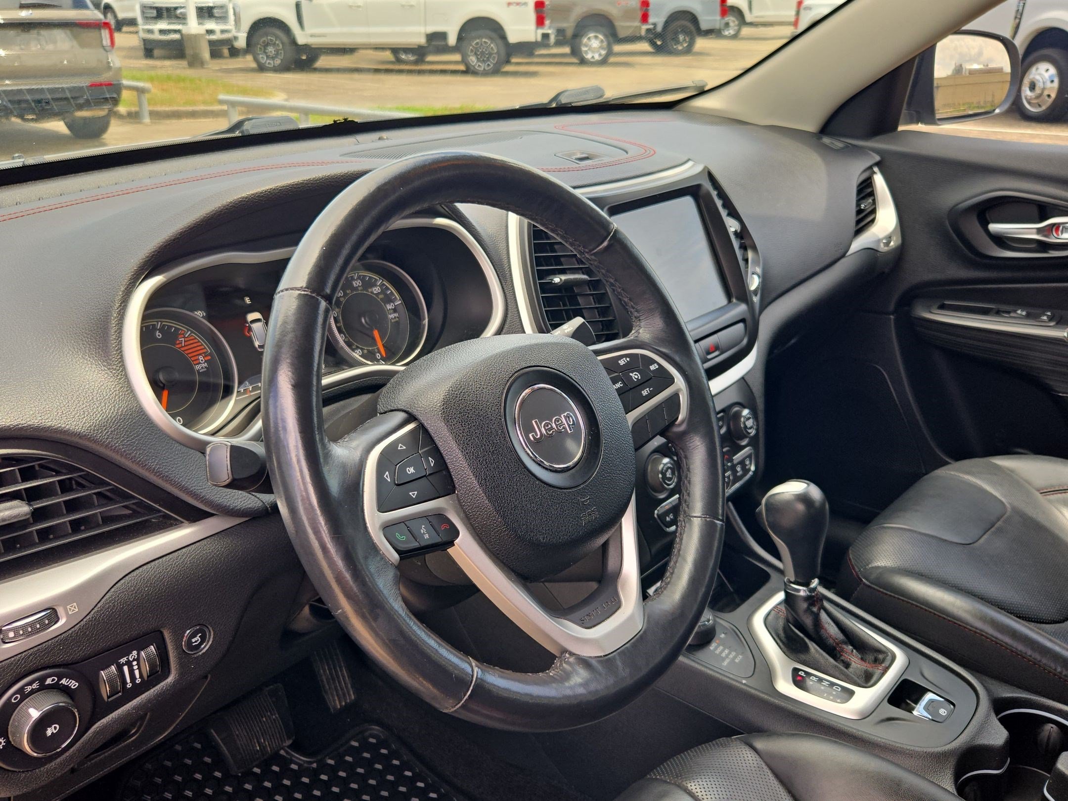Used 2016 Jeep Cherokee Trailhawk w/ Comfort/Convenience Group AWD/4WD image 16