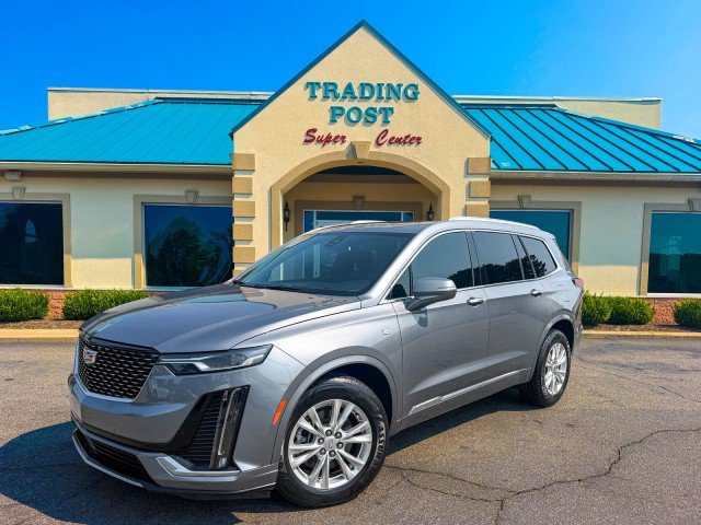 Used 2022 Cadillac XT6 Luxury FWD image 2