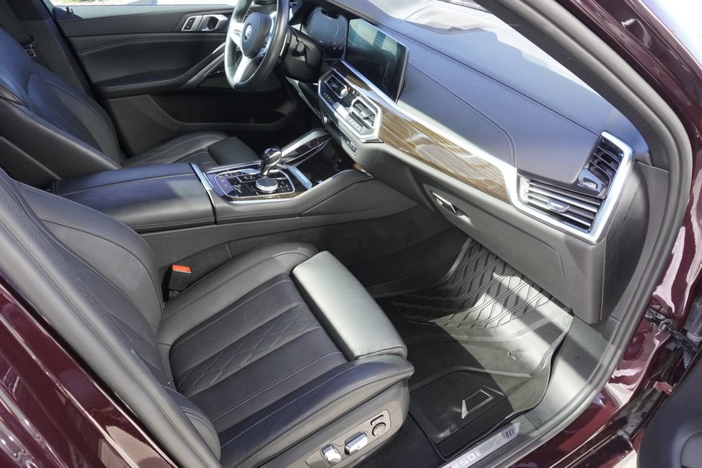 Used 2021 BMW X6 M50i AWD/4WD image 22