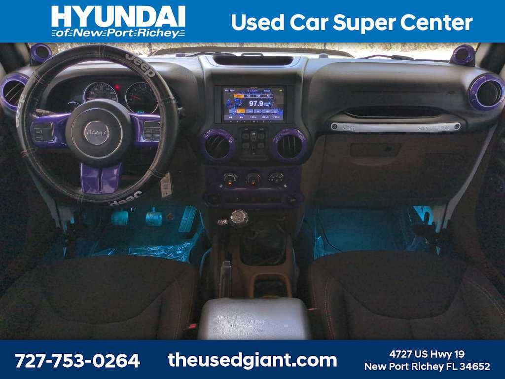 Used 2014 Jeep Wrangler Unlimited Sahara w/ Dual Top Group AWD/4WD image 15