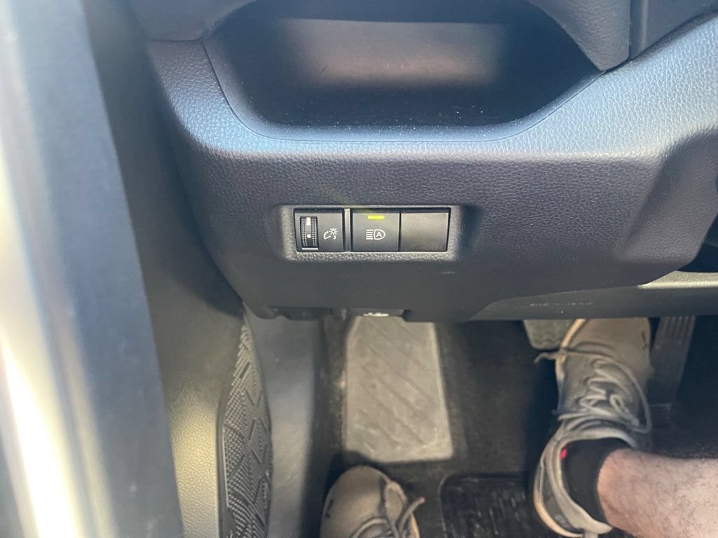 Used 2025 Toyota RAV4 XLE AWD/4WD image 18