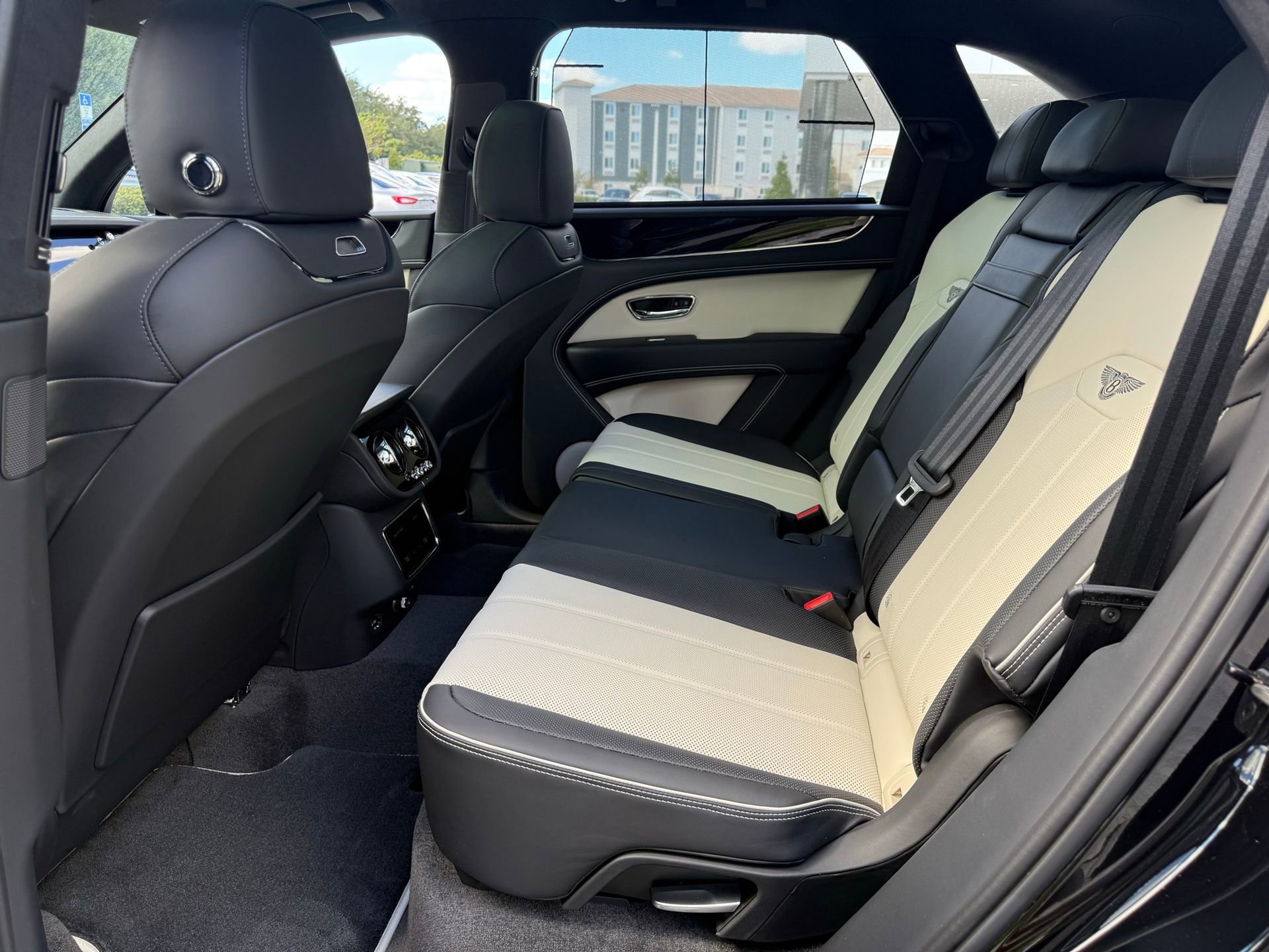 New 2025 Bentley Bentayga image 20