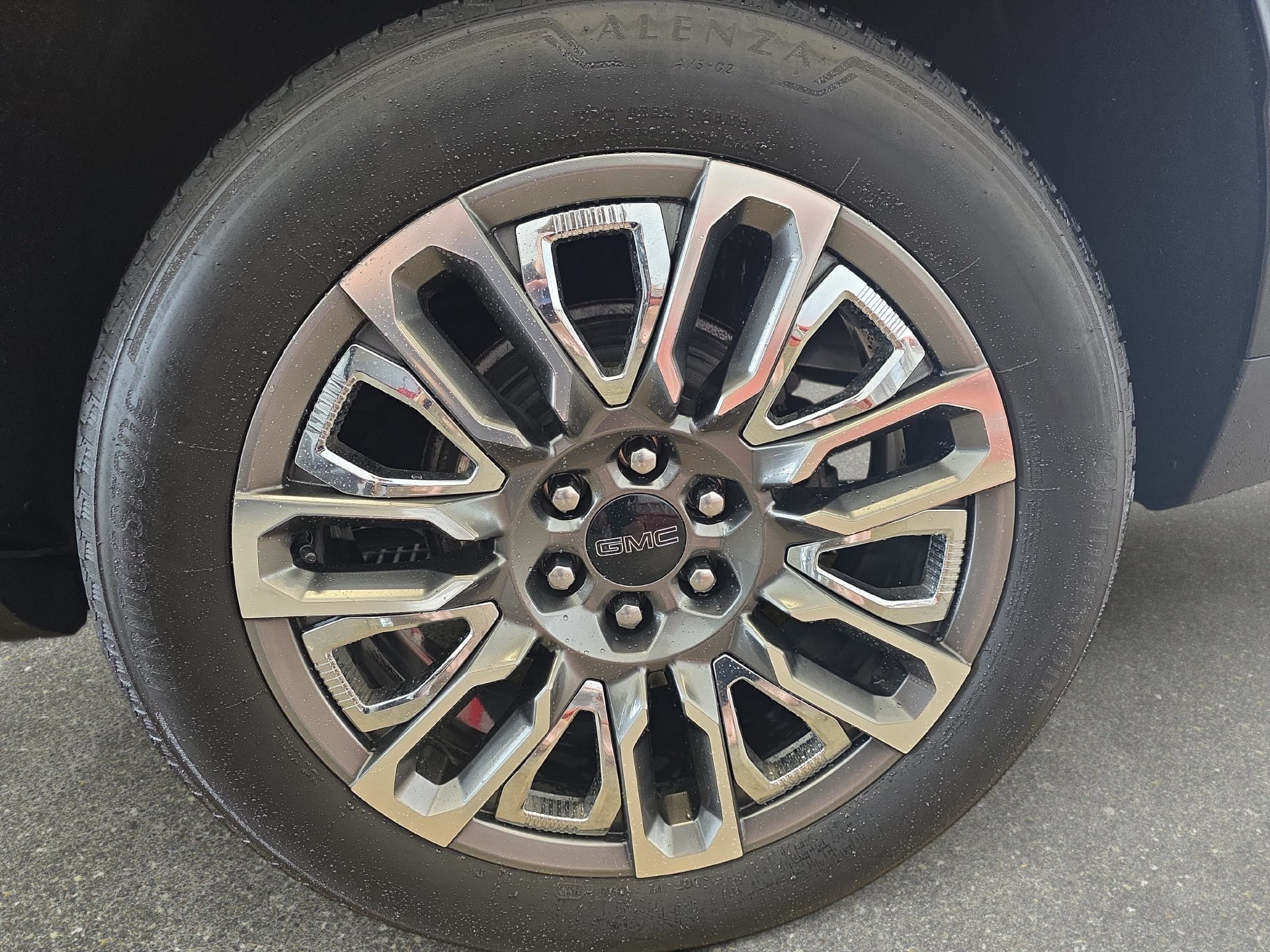 Used 2023 GMC Yukon Denali Ultimate AWD/4WD image 32