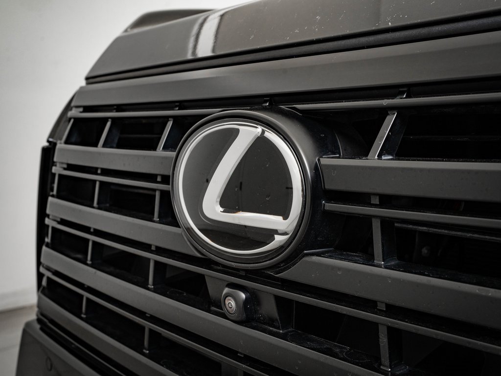 Used 2024 Lexus GX 550 image 3