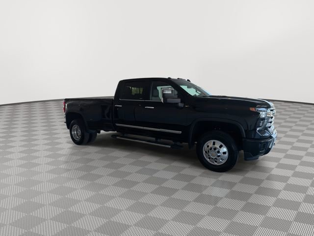 Certified 2026 Chevrolet Silverado 3500 High Country w/ High Country Premium Package AWD/4WD image 13
