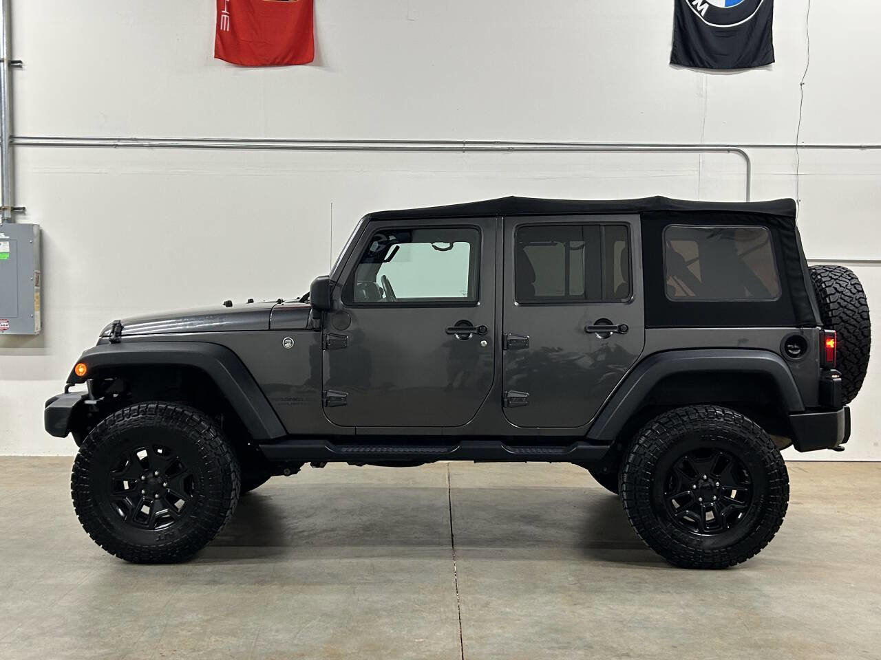 Used 2017 Jeep Wrangler Unlimited Sport image 1