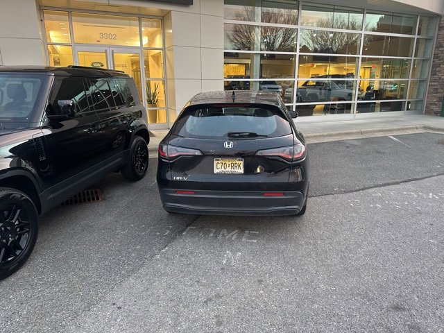Used 2023 Honda HR-V LX image 5