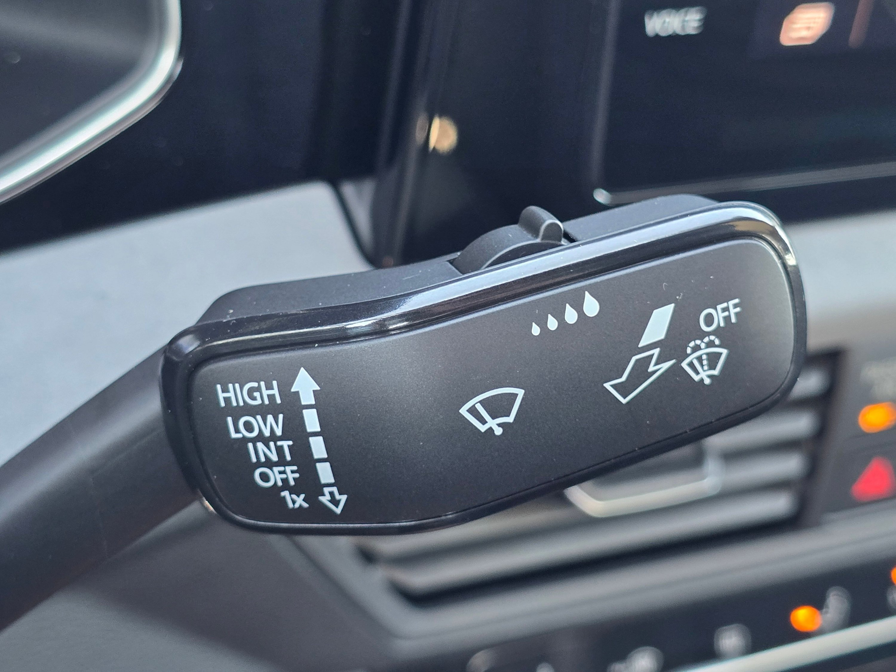 Used 2025 Volkswagen Jetta SE w/ Sunroof Package FWD image 41