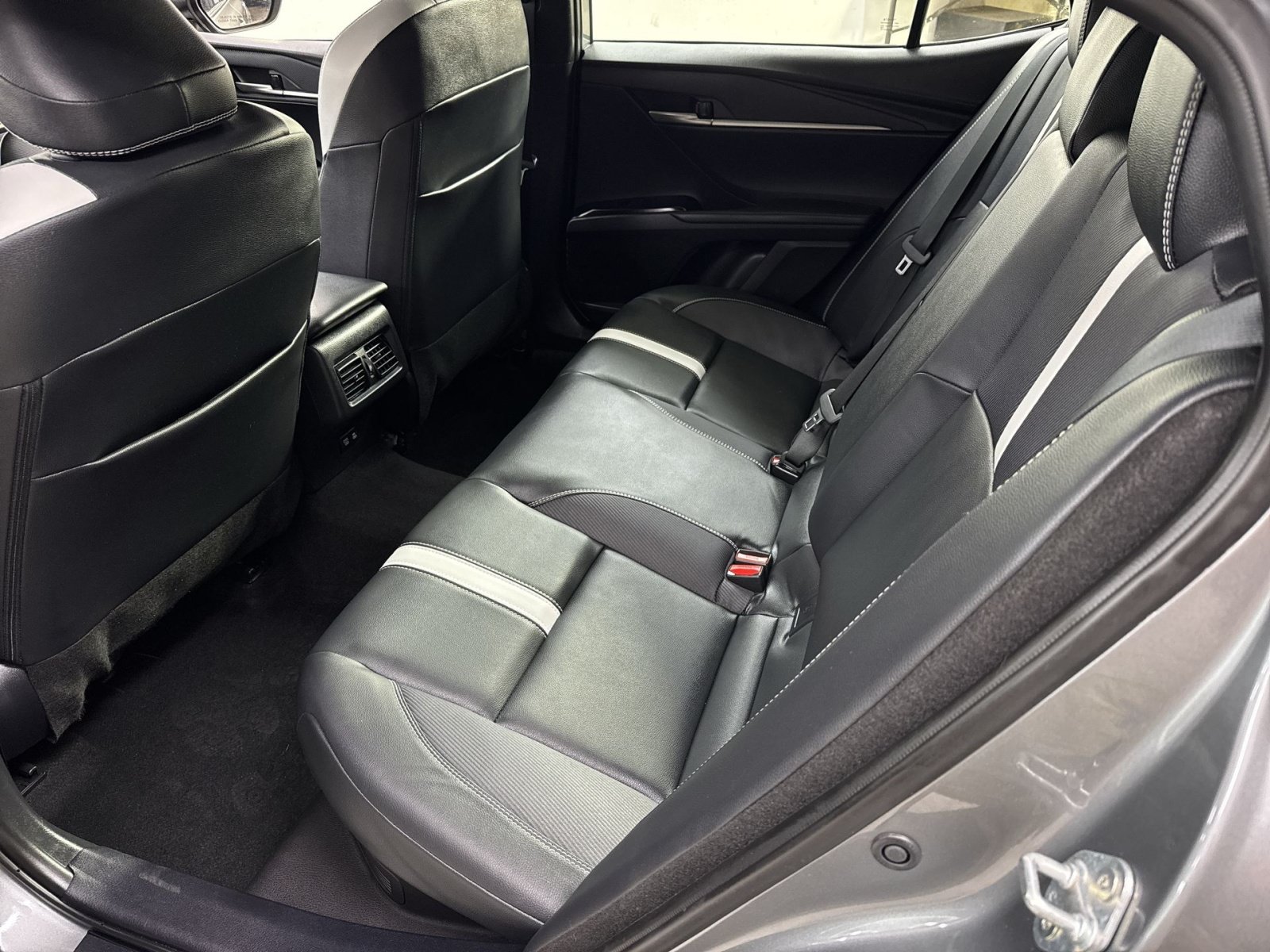 Used 2025 Toyota Camry SE FWD image 36