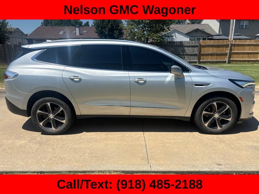 Used 2022 Buick Enclave Essence w/ Experience Buick Package FWD image 4