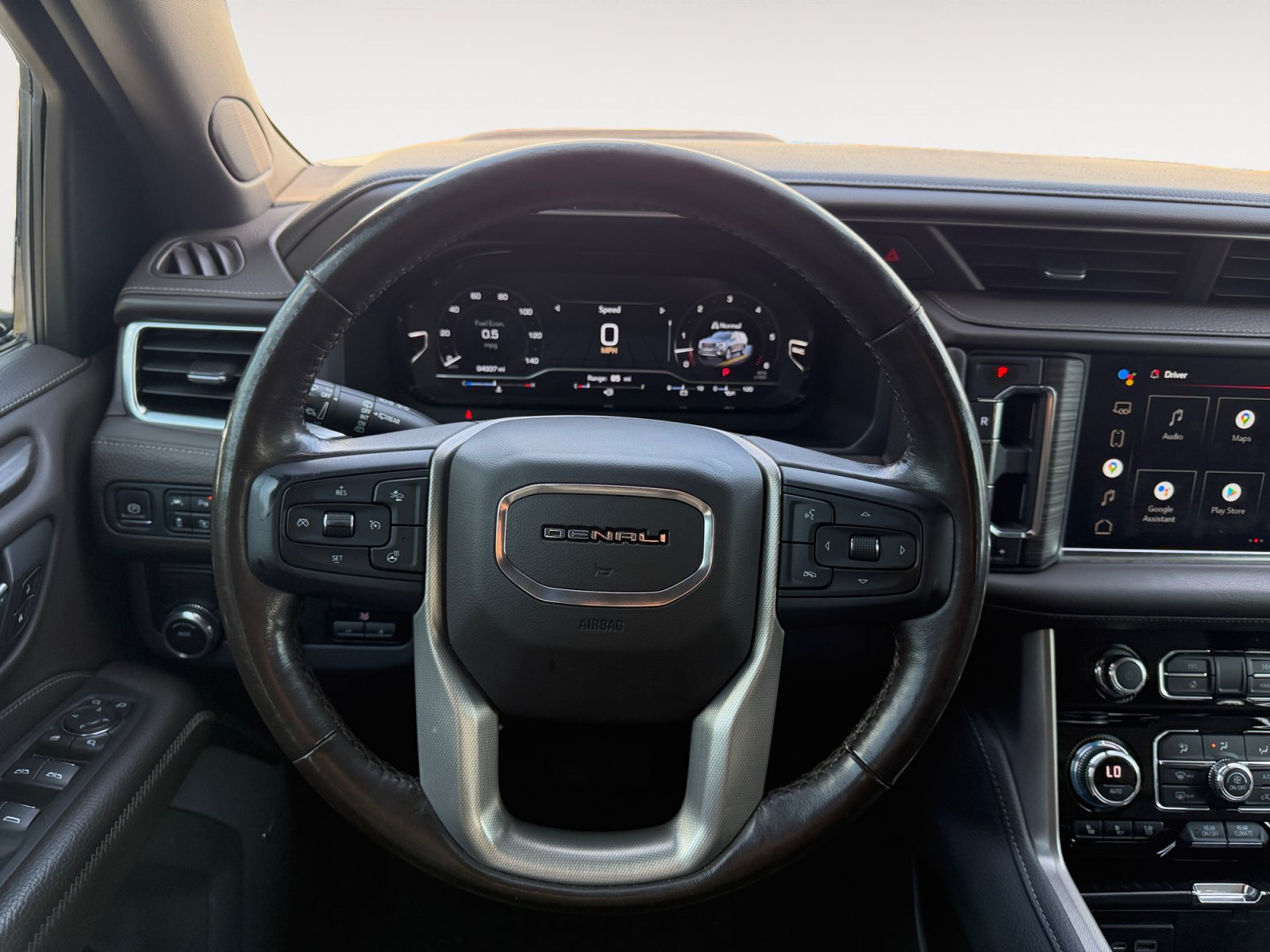 Used 2022 GMC Yukon XL Denali w/ Denali Premium Package RWD image 13