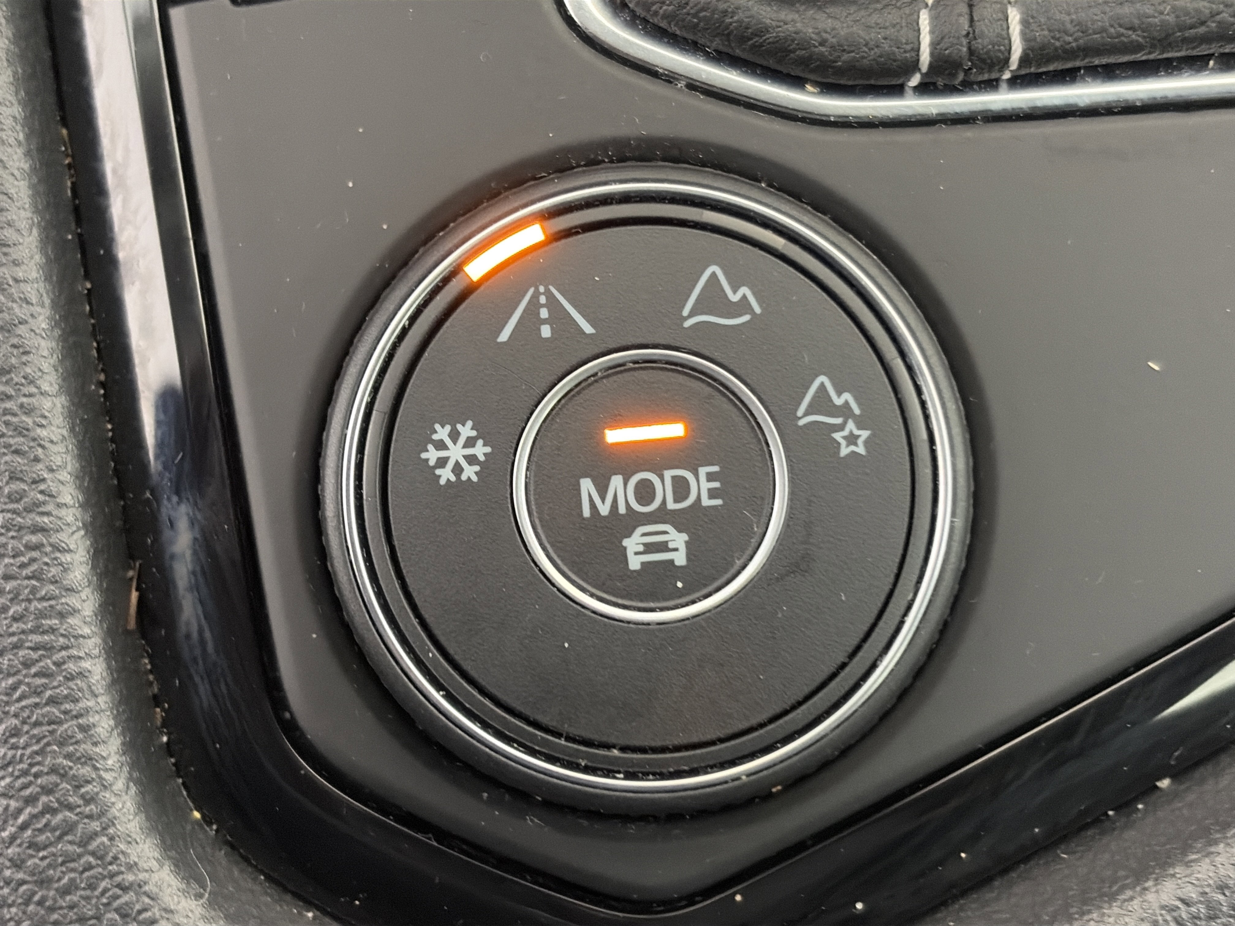 Used 2024 Volkswagen Taos SE image 27