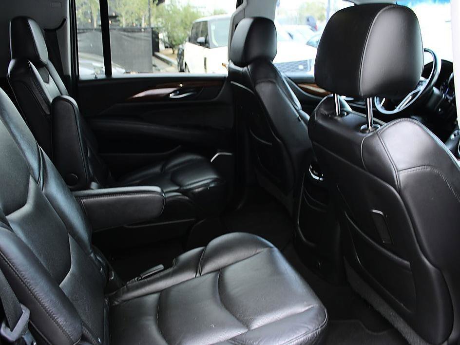 Used 2019 Cadillac Escalade ESV 2WD image 23