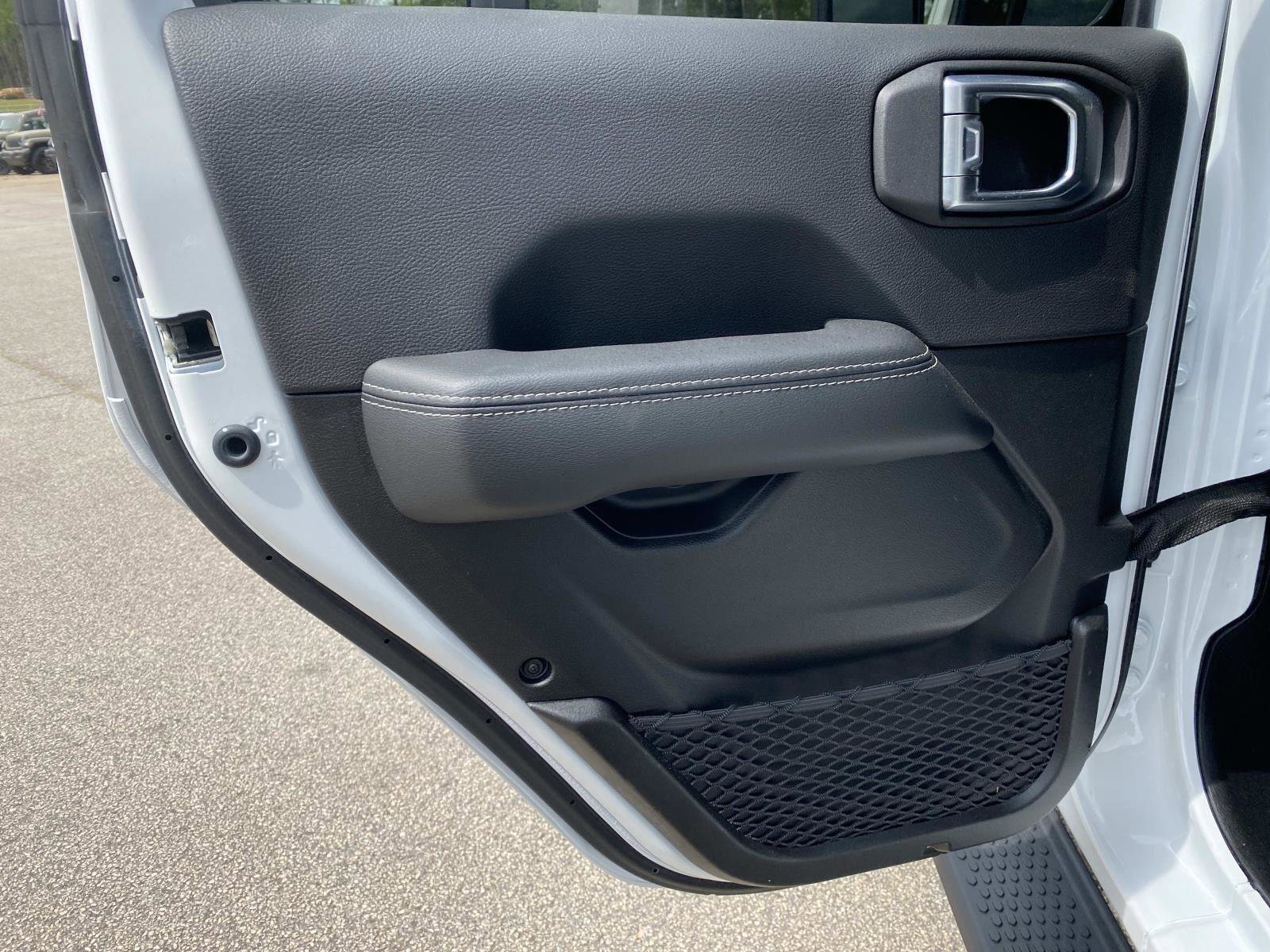 Used 2023 Jeep Wrangler Sahara w/ Cold Weather Group image 17