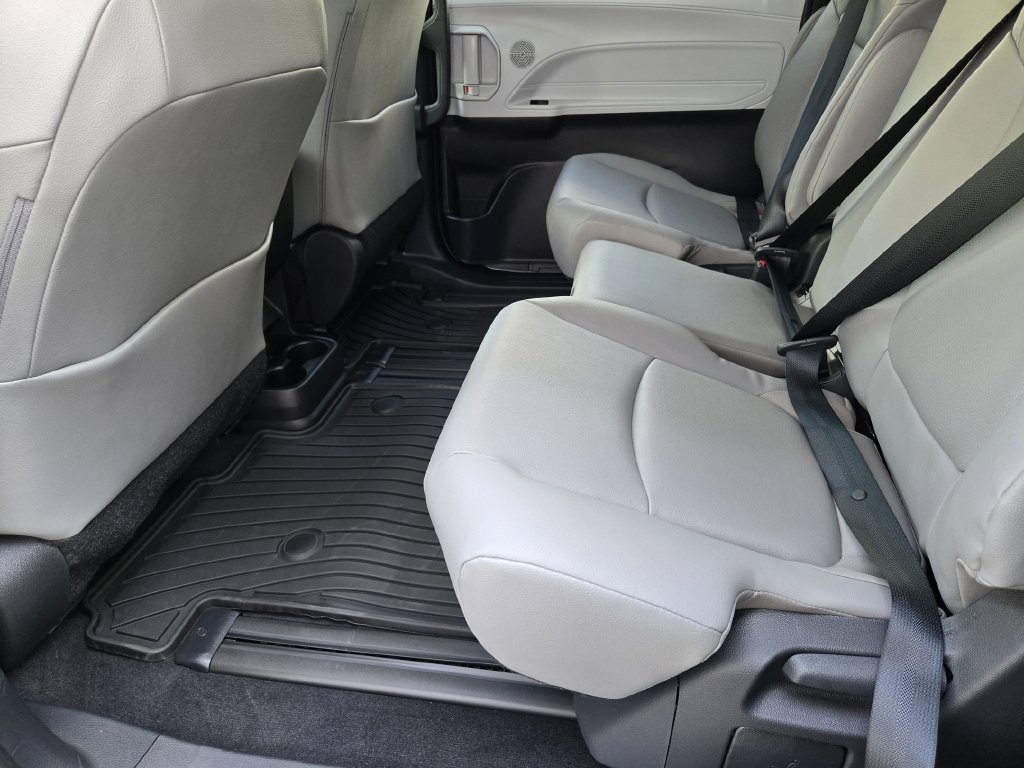 New 2026 Toyota Sienna XLE FWD image 26