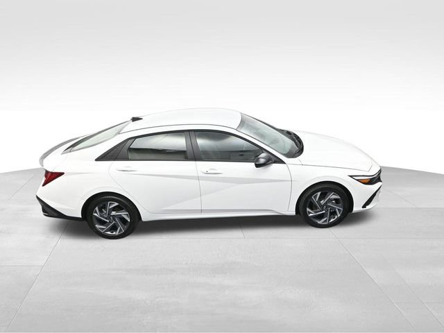Certified 2025 Hyundai Elantra SEL FWD image 30