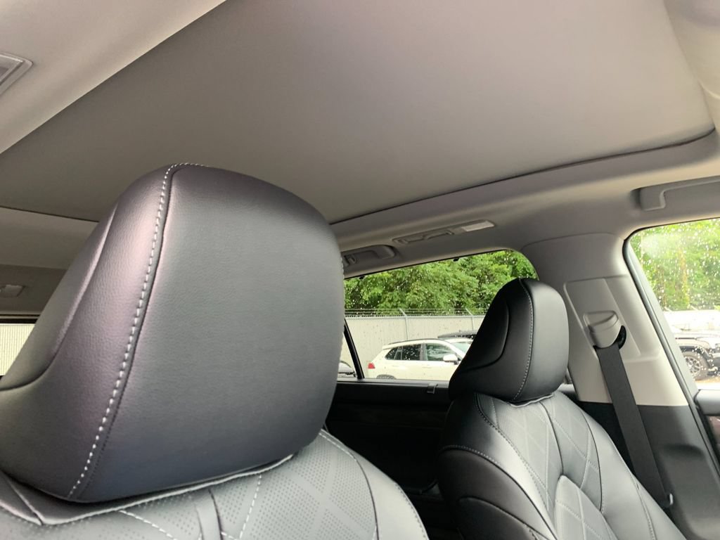 New 2026 Toyota Highlander Platinum AWD/4WD image 17