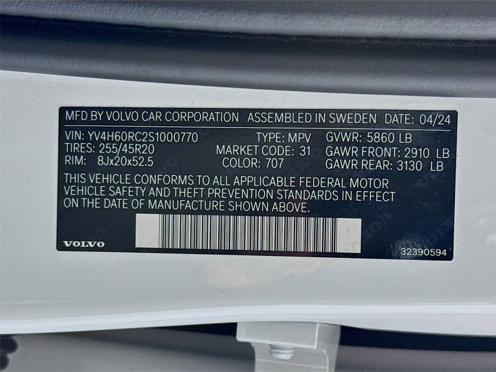 Used 2025 Volvo XC60 T8 Plus w/ Protection Package Premier AWD/4WD image 33