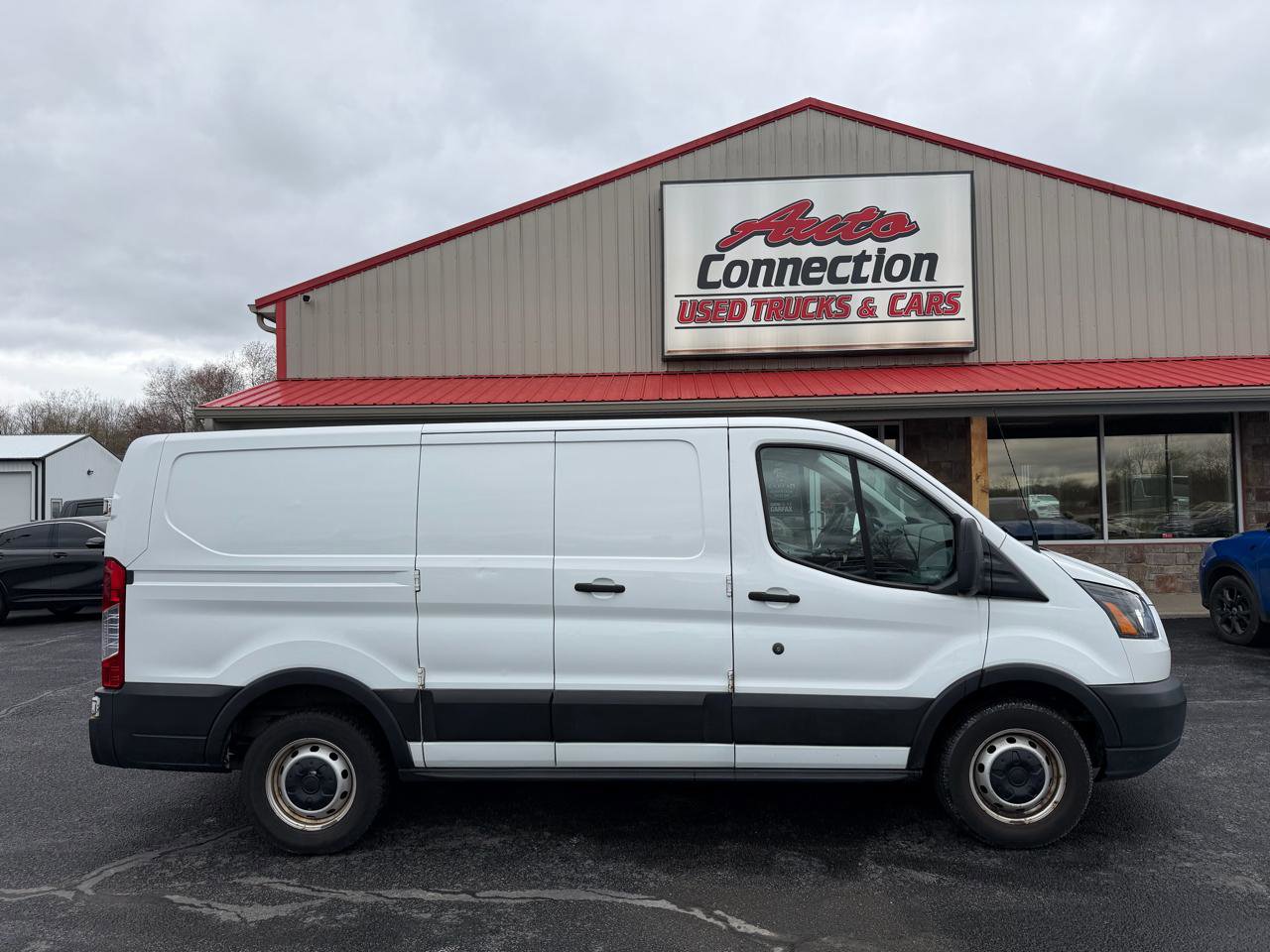 Used 2019 Ford Transit 150 130 Low Roof RWD image 3