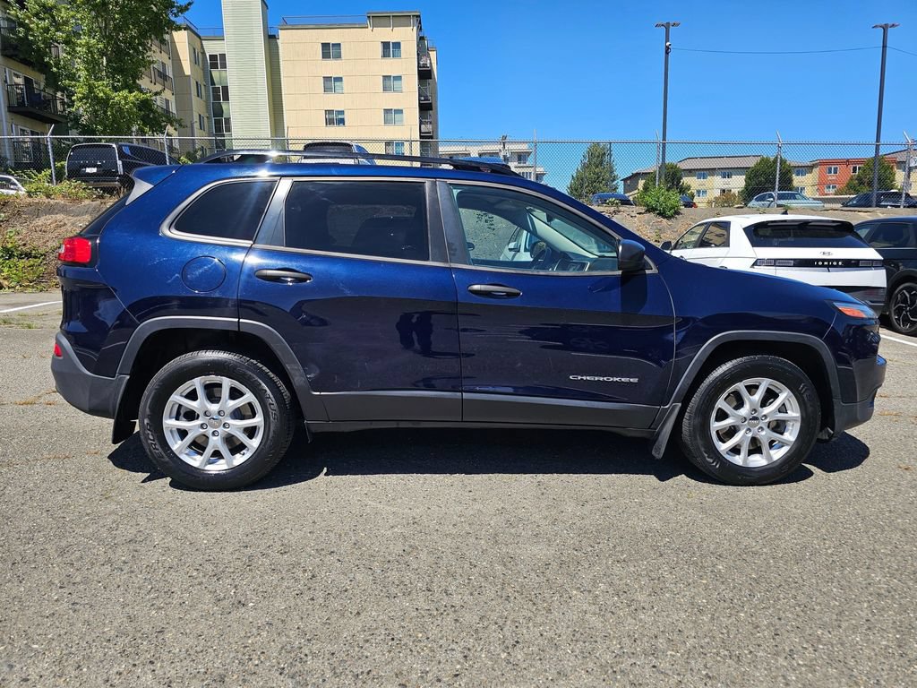 Used 2016 Jeep Cherokee Sport AWD/4WD image 9