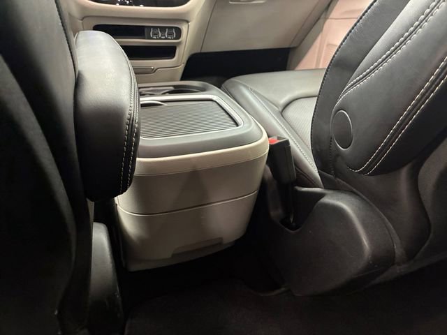 Used 2024 Chrysler Pacifica Select image 19