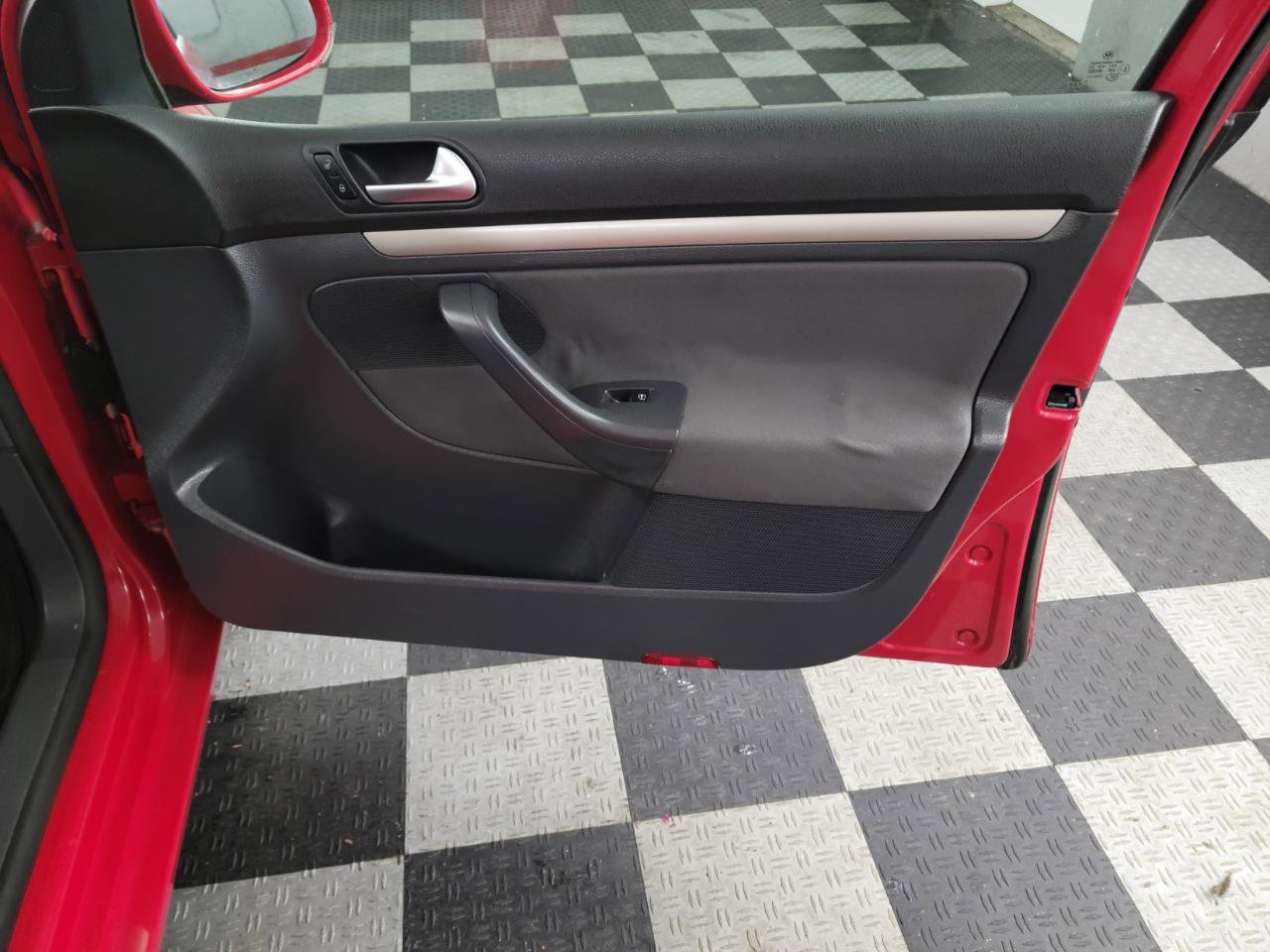 Used 2009 Volkswagen Rabbit S image 23