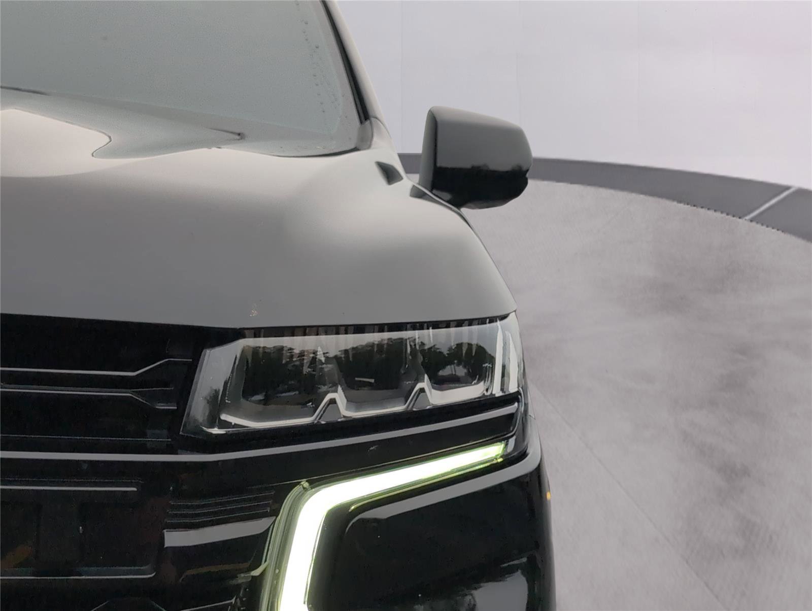 Used 2023 Chevrolet Tahoe RST w/ Luxury Package AWD/4WD image 39