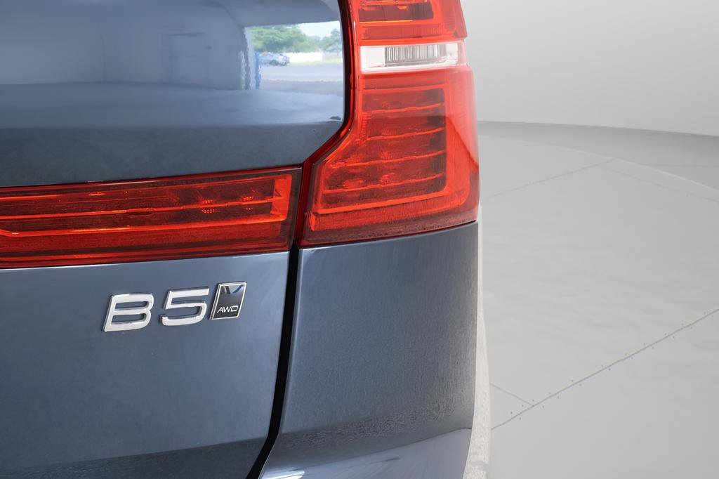 Used 2025 Volvo XC60 B5 Plus w/ Protection Package Premier AWD/4WD image 30