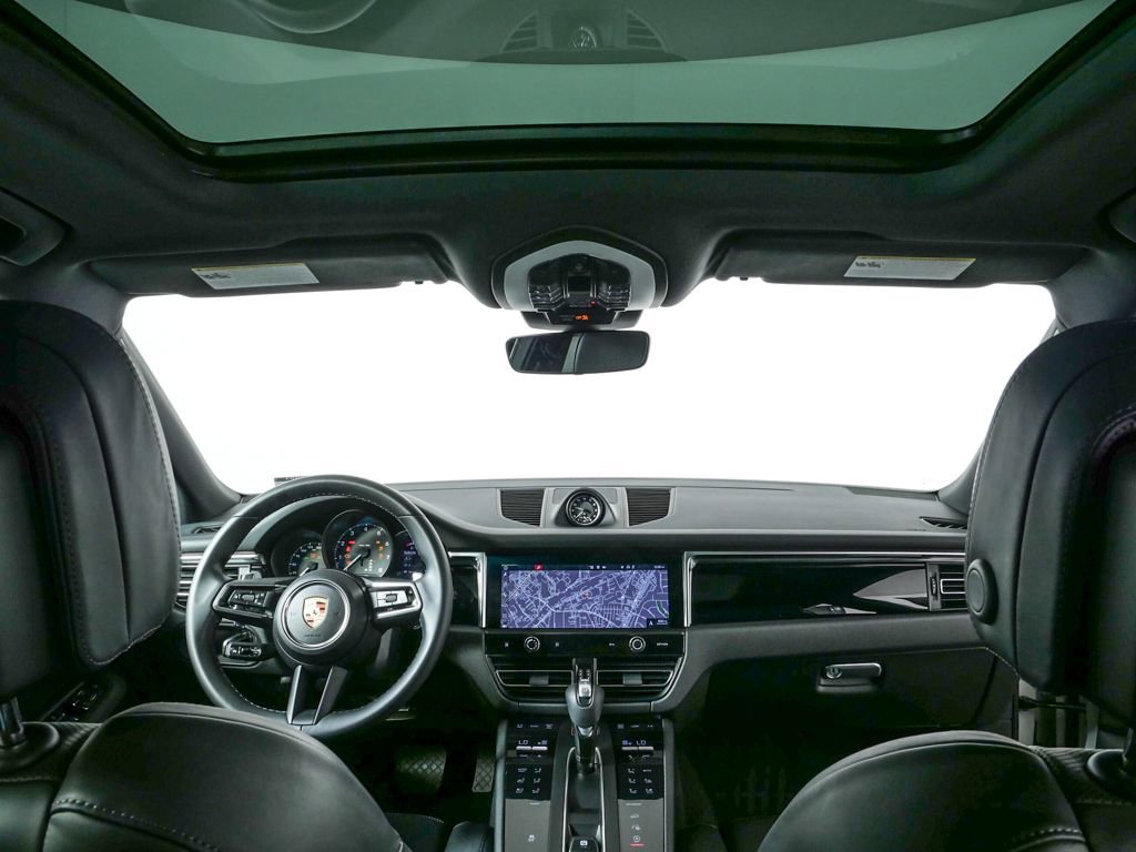 Certified 2024 Porsche Macan image 19