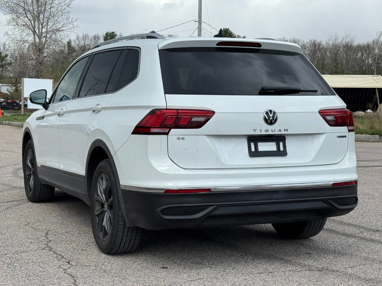 Used 2022 Volkswagen Tiguan SE AWD/4WD image 3