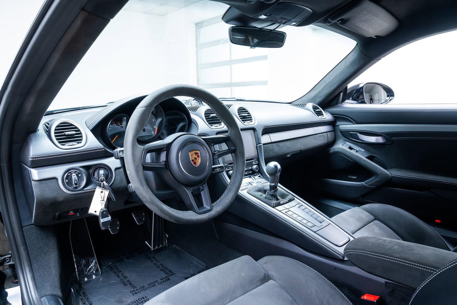 Used 2022 Porsche 718 Cayman GT4 RWD image 16